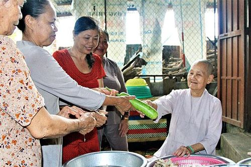 Nghĩa tình Bếp cơm khuyến học