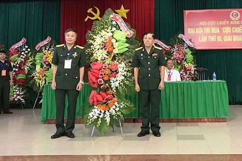 Tiếp tục đẩy mạnh phong trào thi đua CCB gương mẫu