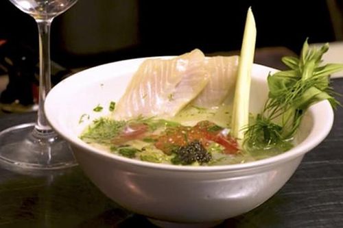 CNN giới thiệu phở Việt Nam,'bật mí' nguyên liệu đặc biệt