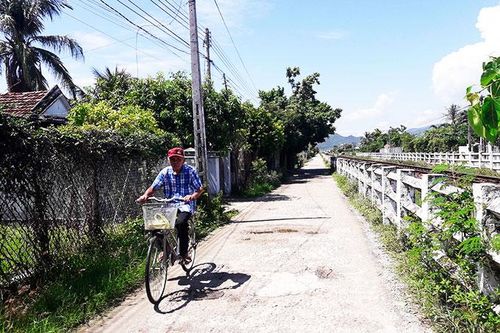 Gần 850 triệu đồng sửa chữa đường qua ga Vạn Giã