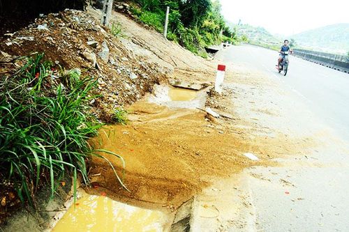 Cần khơi thông con mương