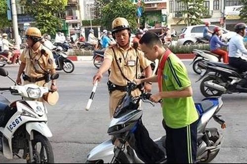 Hà Nội ra quân bảo đảm trật tự ATGT tại khu vực các cổng trường học