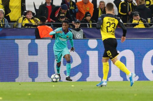 Reus đá hỏng phạt đền, Barcelona may mắn hòa Dortmund