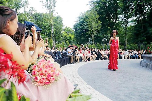 Nhà thiết kế Minh Hạnh: Ngừng sáng tạo là thất bại