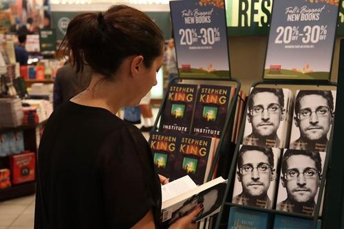 Chính phủ Mỹ vấp hiệu ứng ngược với án kiện hồi ký Edward Snowden