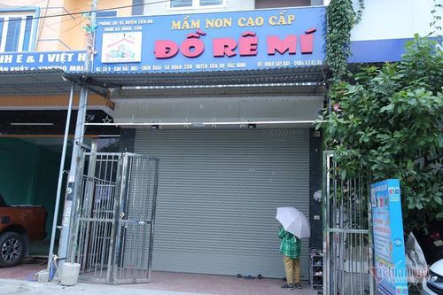 Bé trai 3 tuổi bị bỏ quên trên xe đưa đón ở Bắc Ninh xuất viện