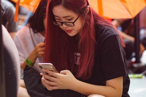 Người Việt xếp hàng ở Singapore được mua 6 chiếc iPhone 11