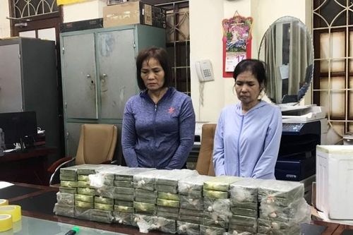 Bắt nhóm 'nữ quái', thu giữ 80 bánh heroin