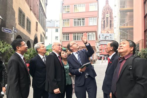 Lấy người dân làm trọng khi xây dựng chính sách