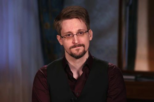 Bộ Tư pháp Mỹ kiện Edward Snowden