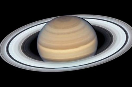 Ngoạn mục sao Thổ và vòng nhẫn khoe sắc dưới Kính Hubble