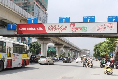 Hà Nội đổi quảng cáo lấy nhà vệ sinh, xe bồn: Ai đang 'xé rào' cho doanh nghiệp?