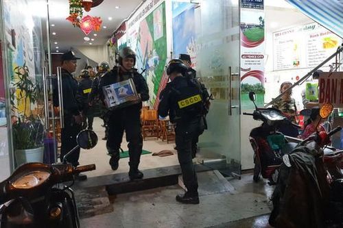 Cảnh sát truy bắt Tổng giám đốc Alibaba như phim hành động