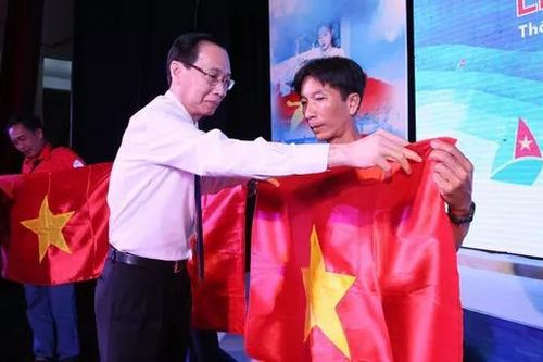 Một triệu lá cờ Tổ quốc cùng ngư dân bám biển