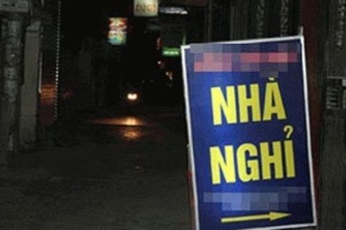Bí mật của chồng và người cũ trên xe ô tô