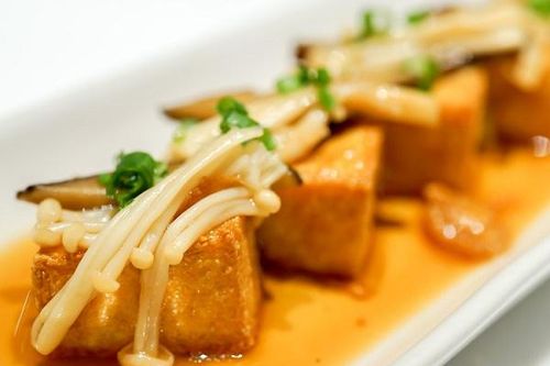 Đậu hũ nhồi nấm sốt cam, món chay đẹp mắt và dễ làm