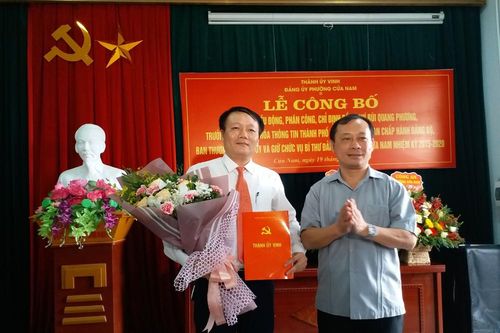 Bí thư Thành ủy Vinh trao quyết định chỉ định Bí thư Đảng ủy phường Cửa Nam