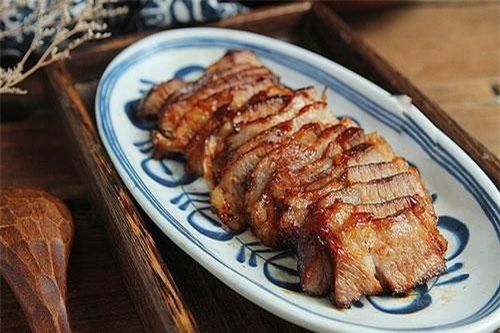 Mách chị em cách làm thịt áp chảo bằng nồi cơm điện đơn giản, mẹ chồng khó tính cũng phải 'gật gù' khen ngon