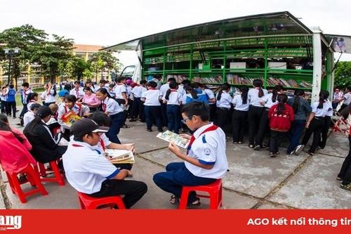 Đưa xe ôtô thư viện lưu động phục vụ học sinh