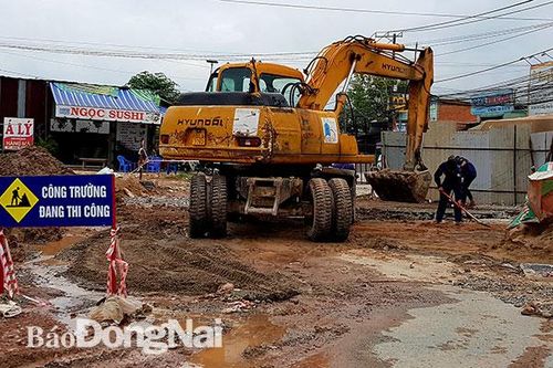 Mưa kéo dài, dự án giao thông gián đoạn