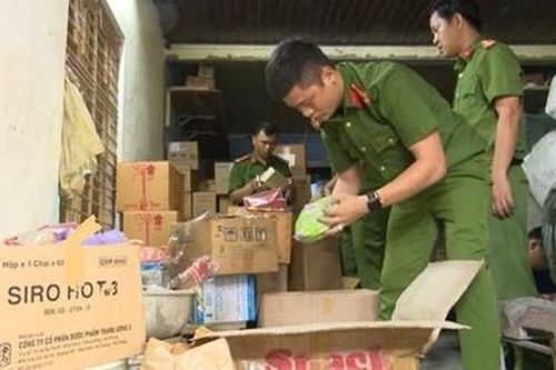 Phát hiện kho dược liệu 'khủng' chứa tân dược hết hạn