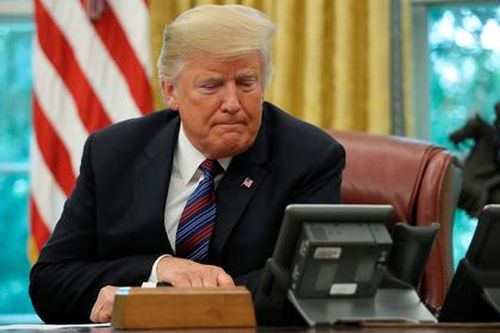 Ông Trump hứa gì với lãnh đạo nước ngoài mà khiến tình báo Mỹ 'đứng ngồi không yên'?
