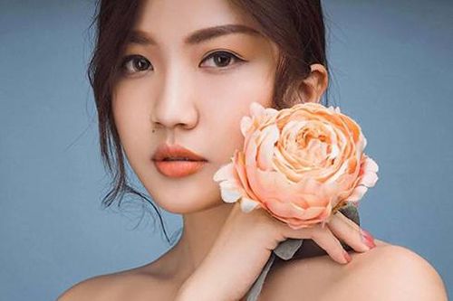 Hoa hồng trên ngực trái: Vẻ đẹp quyến rũ của 'tiểu tam' Lương Thanh