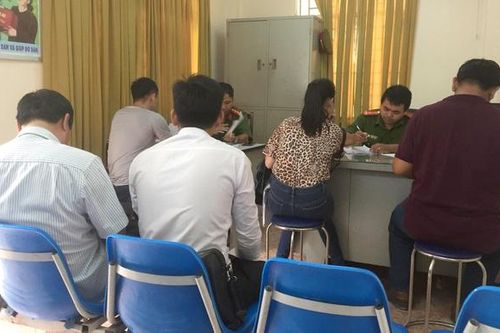 Khách hàng đồng loạt đến trụ sở Công an TP HCM tố cáo Công ty Alibaba