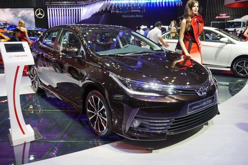 Toyota Corolla Altis đuối sức trong cuộc đua doanh số ở VN
