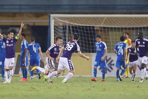 Khác HAGL, 'sao' trẻ Hà Nội gánh team cả CLB lẫn ĐTQG