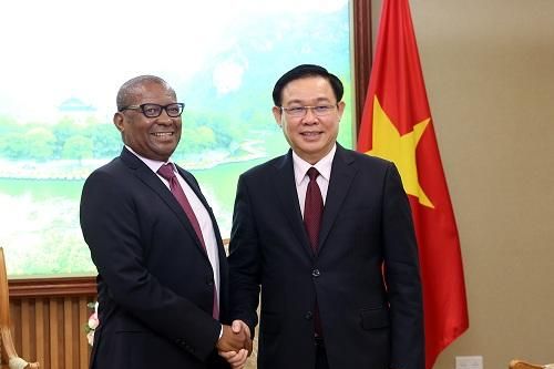 Phó Thủ tướng Vương Đình Huệ tiếp Đại sứ các nước Nam Phi, Nigeria