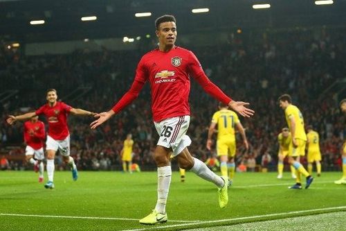Arsenal, Man United cùng thắng ngày ra quân