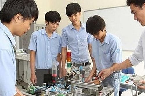 Chuyên gia giáo dục: 'Cách đào tạo của chúng ta đang quá xa rời thực tế'