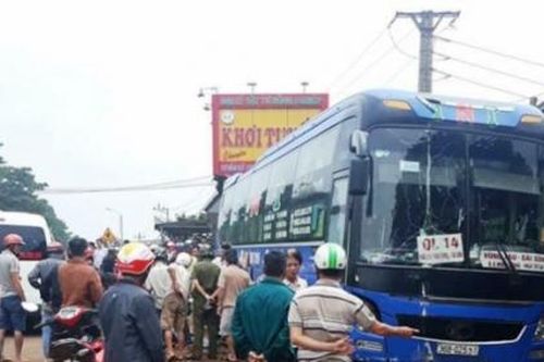 Xe khách mất lái tông 2 người tử vong tại chỗ