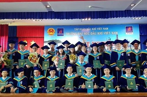 PVU tổ chức Lễ Tốt nghiệp, trao bằng kỹ sư và khai giảng năm học mới 2019-2020