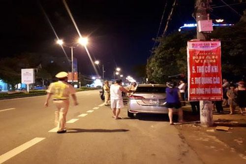 Va chạm ô tô với xe máy, 2 người thương vong