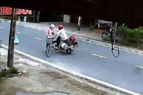 Xác định danh tính người đàn ông chặn xe sàm sỡ bé gái