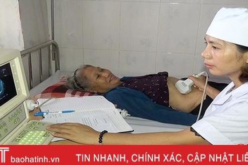 Khám, cấp thuốc miễn phí cho hơn 400 người cao tuổi Hương Sơn