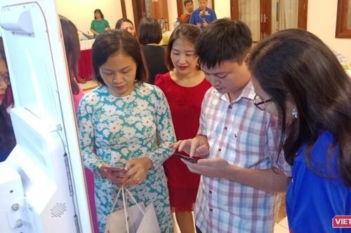 Bệnh viện và người dân chưa mặn mà với thanh toán viện phí không dùng tiền mặt
