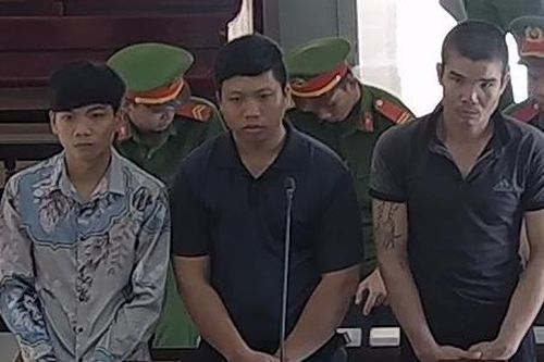 Trộm bình ắc quy, 3 bị cáo cùng lãnh án