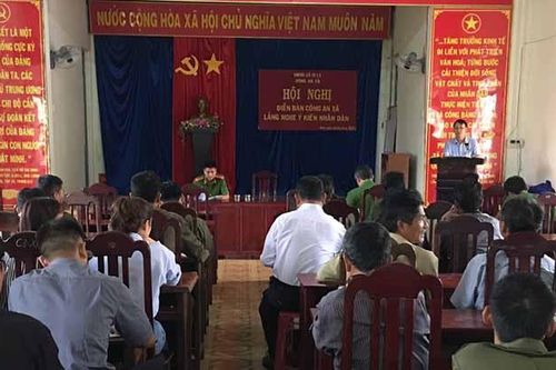 Công an xã Ia Le lắng nghe ý kiến nhân dân