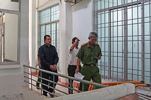 5 năm tù cho kẻ dâm ô học sinh nữ