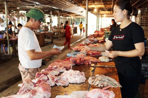 Khan hiếm nguồn cung, thịt lợn tăng giá mạnh