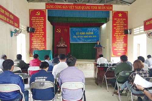 Trung tâm Nghiên cứu khoa học và Chuyển giao công nghệ: Khai giảng lớp dạy nghề nông nghiệp tại xã Vân Hồ