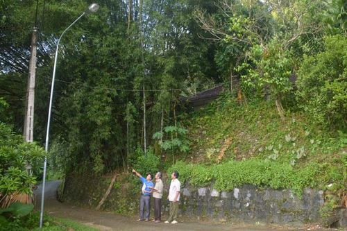 Sức dân thắp sáng đường quê