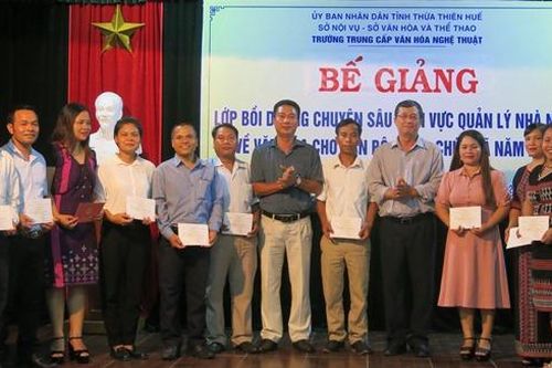 Văn hóa - Nghệ thuật Thông tin văn hóa Trang bị kiến thức văn hóa cơ sở cho gần 100 cán bộ cấp xã phường