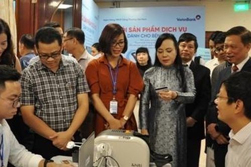 Tiến tới quét mã QR để thanh toán viện phí