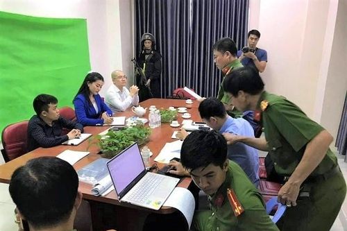 Vụ Công ty Alibaba: Tạm giữ trên 9 tỷ đồng, hơn 270 thỏi, miếng kim loại màu vàng, và hàng chục 'sổ đỏ'