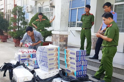 'Nóng' buôn lậu thuốc lá biên giới Tây Nam