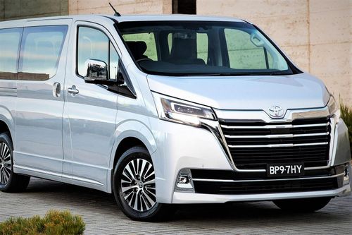 Toyota ra mắt xe mới Granvia, anh em của 'cá mập' Hiace